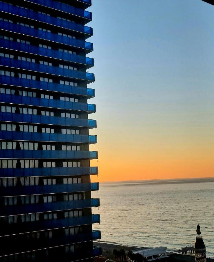 Sea View Aparthotel In Батуми Экстерьер фото