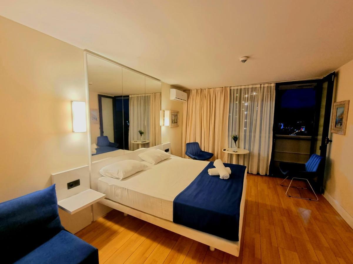 Sea View Aparthotel In Батуми Экстерьер фото