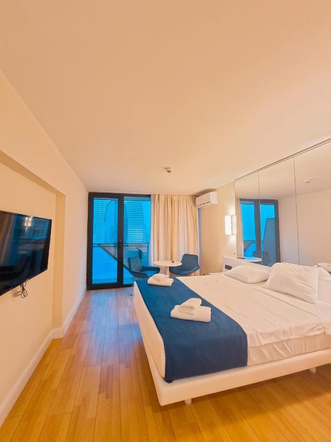 Sea View Aparthotel In Батуми Экстерьер фото