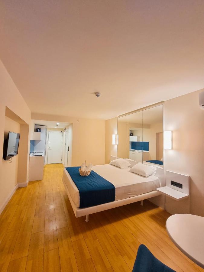 Sea View Aparthotel In Батуми Экстерьер фото