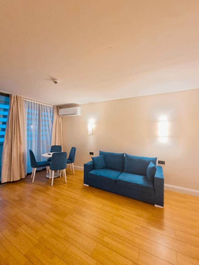 Sea View Aparthotel In Батуми Экстерьер фото
