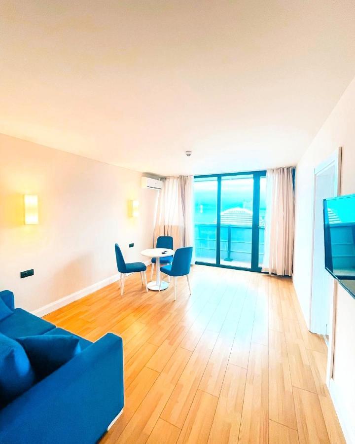 Sea View Aparthotel In Батуми Экстерьер фото