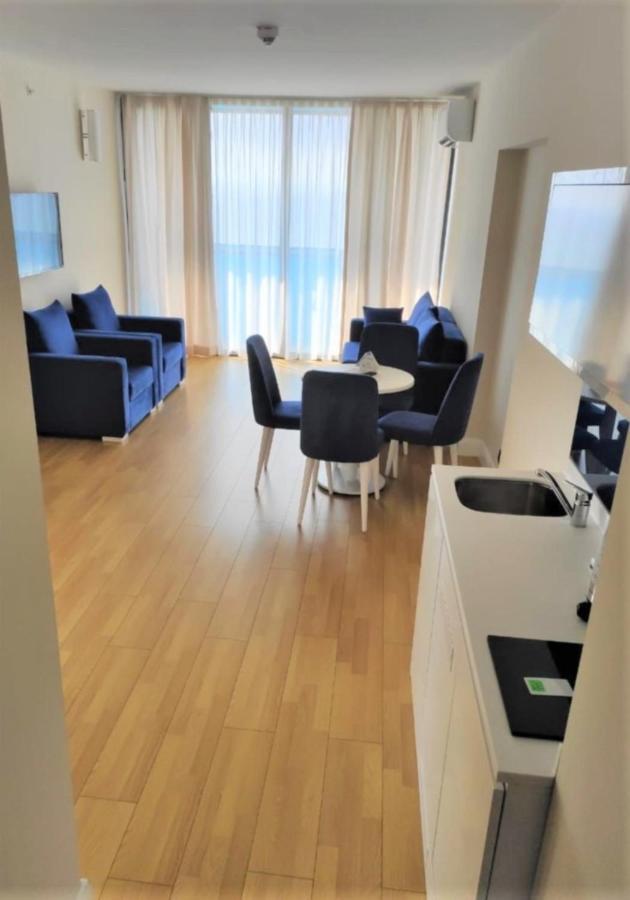 Sea View Aparthotel In Батуми Экстерьер фото